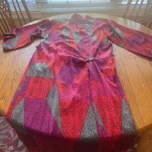 VINTAGE NYC Designer Mollie Parnis Geometric Red Pink Paisley Luxurious Bathrobe